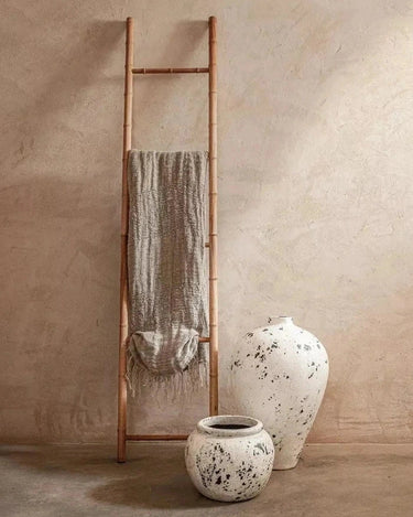Escalera de teca Dareels para colgar toallas
