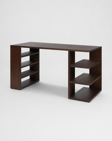 Escritorio de madera con estantes superiores