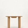 Escritorio Gaspard en madera natural de Gabrielle Paris, vista frontal