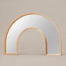 Espejo grande Alva en arco con marco de roble de Broste Copenhagen