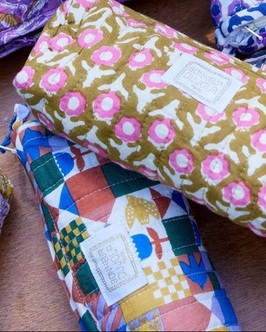 Estuche alargado de tela estampada