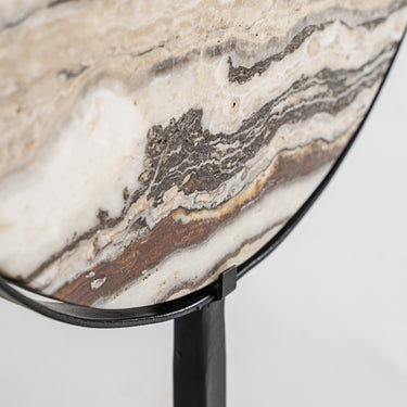 Figura decorativa de mármol tonos neutros y hierro negro de Vical, imagen 4