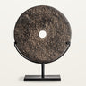 Figura decorativa de piedra oscura y hierro negro de Vical