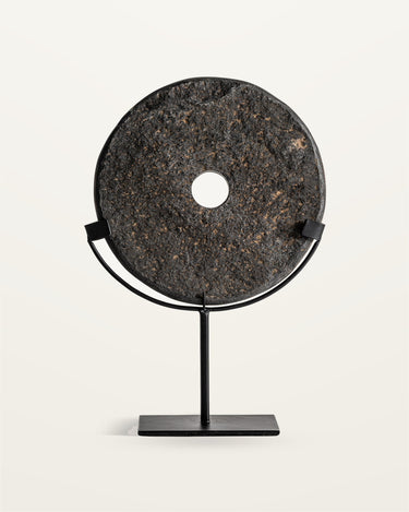 Figura decorativa de seoane piedra oscura hierro negro mediana de Vical