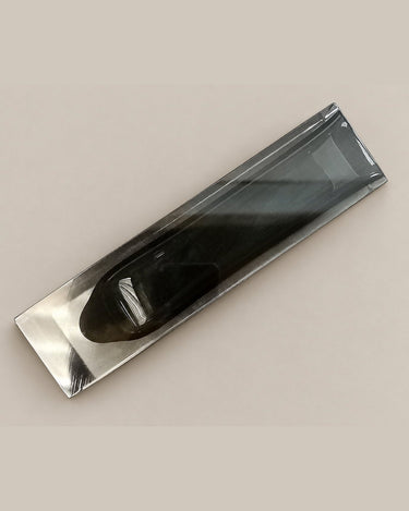 Vista superior diagonal del jarrón rectangular tumbado
