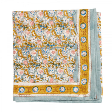 Pañuelo verde gris floral ambiente uso diario