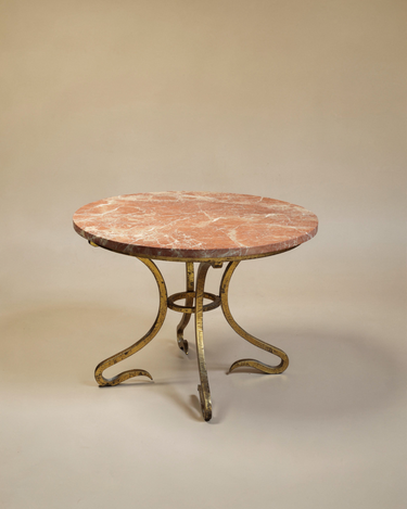 Mesa auxiliar antigua de mármol y forja dorada