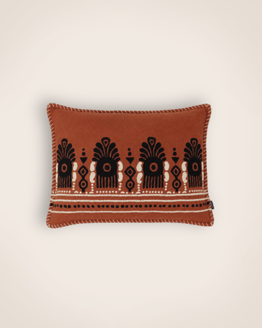 Funda bordada terracota y negra, vista frontal