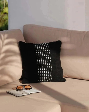 Funda de cojín Drizzle en blanco y negro