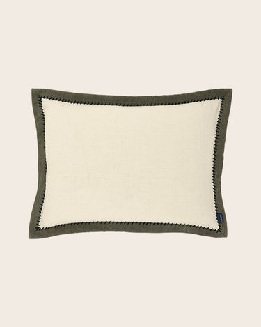 Funda de cojín Khadi de Caravane combinada con textiles