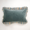Funda de cojín Elina azul con volante 30 × 50 cm, vista principal