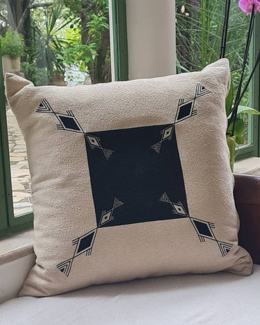 Funda de cojín Filet de lino bordado, 60 × 60 cm — LA FIBRE ARTISANALE