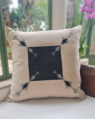 Funda de cojín Filet de lino bordado, 60 × 60 cm — LA FIBRE ARTISANALE, vista 4