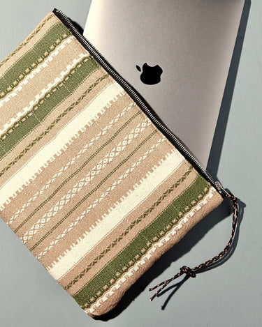 Funda de ordenador portátil tejido alpujarra beige marrón y verde