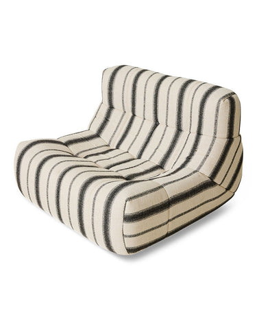 Detalle de asiento en sillón lounge exterior a rayas HK Living