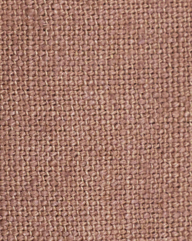 Detalle de lino rosa dusty rose en sofá Nomad HK Living
