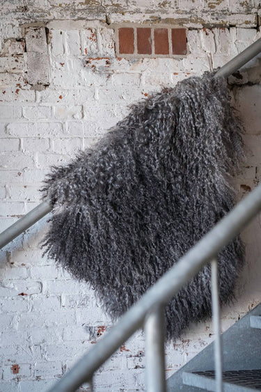 Piel de Oveja Gotland de Lujo: Manta Natural Gris de Pelo Largo Premium