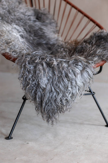 Piel de Oveja Gotland de Lujo: Manta Natural Gris de Pelo Largo Premium