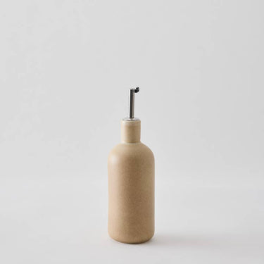 Aceitera Palermo de cerámica con vertedor metálico y tapa hermética