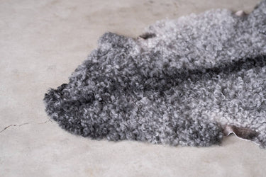 Piel de Oveja Gotland de Lujo: Manta Natural Gris de Pelo Largo Premium
