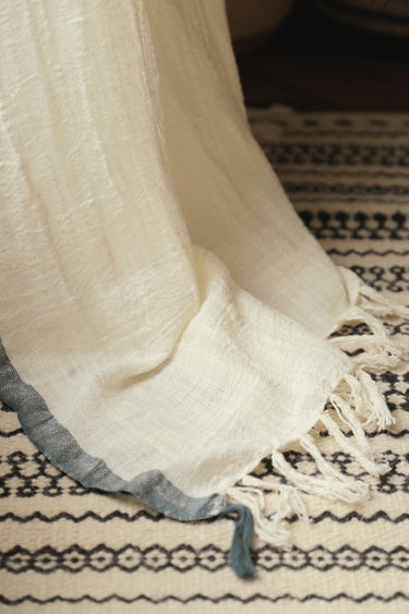 Cortina Surendra Artesanal Lino-Algodón: Suavidad Única, Filtrado Luz, Diseño Elegante Flecos