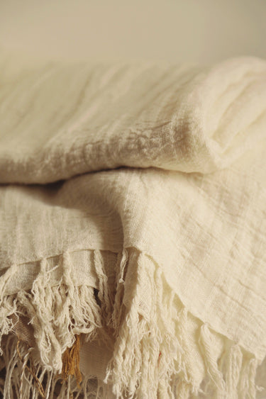 Cortina Surendra Artesanal Lino-Algodón: Suavidad Única, Filtrado Luz, Diseño Elegante Flecos