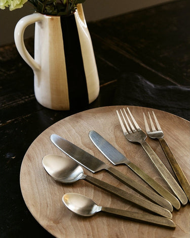 Cubertería Aurea: tenedor cuchillo cuchara oro y acero inoxidable - imagen 1