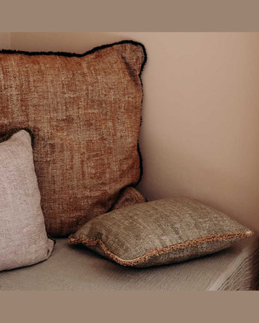 Cojín rectangular Jacquard Owaka con flecos y relleno opcional