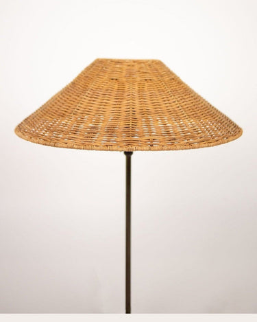 Pantalla Scarlette pequeña de ratán cónica para lámpara