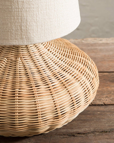 https://ik.imagekit.io/c2dr4dawp/https%3A%2F%2Fprofessional.mahehomeware.com%2Fwp-content%2Fuploads%2F2022%2F11%2Fmahehomeware-rattan-base-lamp-labu-2.jpg?tr=f-jpg