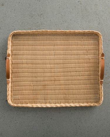https://ik.imagekit.io/c2dr4dawp/https%3A%2F%2Fprofessional.mahehomeware.com%2Fwp-content%2Fuploads%2F2023%2F09%2Fmahehomeware-rattan-rectangular-tray-marsella-large-3.jpg?tr=f-jpg