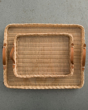 https://ik.imagekit.io/c2dr4dawp/https%3A%2F%2Fprofessional.mahehomeware.com%2Fwp-content%2Fuploads%2F2023%2F09%2Fmahehomeware-rattan-rectangular-tray-marsella-large-4.jpg?tr=f-jpg