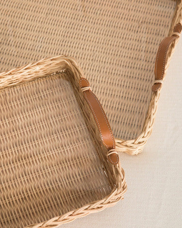 https://ik.imagekit.io/c2dr4dawp/https%3A%2F%2Fprofessional.mahehomeware.com%2Fwp-content%2Fuploads%2F2023%2F09%2Fmahehomeware-rattan-rectangular-tray-marsella-small-4.jpg?tr=f-jpg