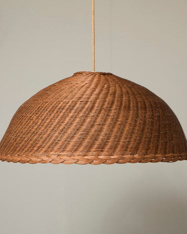 https://ik.imagekit.io/c2dr4dawp/https%3A%2F%2Fprofessional.mahehomeware.com%2Fwp-content%2Fuploads%2F2025%2F08%2Fmahehomeware-chelsea-rattan-dome-pendant-lampshade-brown-1.jpg?tr=f-jpg