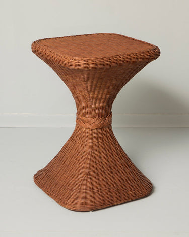 https://ik.imagekit.io/c2dr4dawp/https%3A%2F%2Fprofessional.mahehomeware.com%2Fwp-content%2Fuploads%2F2025%2F08%2Fmahehomeware-rattan-side-table-sabbia-1.jpg?tr=f-jpg