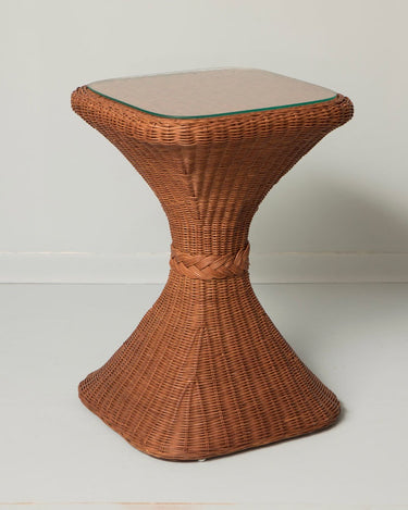 https://ik.imagekit.io/c2dr4dawp/https%3A%2F%2Fprofessional.mahehomeware.com%2Fwp-content%2Fuploads%2F2025%2F08%2Fmahehomeware-rattan-side-table-sabbia-3.jpg?tr=f-jpg