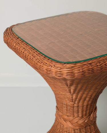 https://ik.imagekit.io/c2dr4dawp/https%3A%2F%2Fprofessional.mahehomeware.com%2Fwp-content%2Fuploads%2F2025%2F08%2Fmahehomeware-rattan-side-table-sabbia-4.jpg?tr=f-jpg