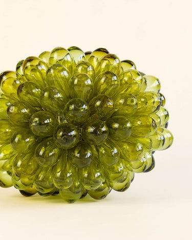 https://ik.imagekit.io/c2dr4dawp/https%3A%2F%2Fwww.atelier-lethe.fr%2Fweb%2Fimage%2Fproduct.image%2F64%2Fimage_1024%2FLampe%2520Grappe%2520S2%2520-%2520Olive%3Funique%3D9143dd7?tr=f-jpg