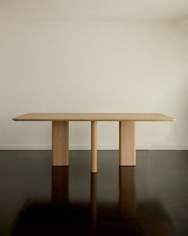https://ik.imagekit.io/c2dr4dawp/https%3A%2F%2Fwww.gabrielle-paris.com%2F19106-large_default%2Fjoe-rectangular-dining-table-natural-wood.jpg?tr=f-jpg