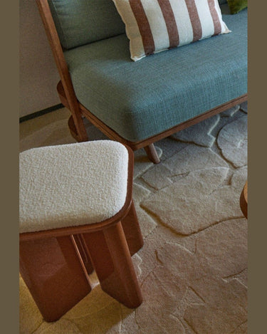 Pouf Lazare asiento decorativo madera lacada ámbar tapizado bouclette