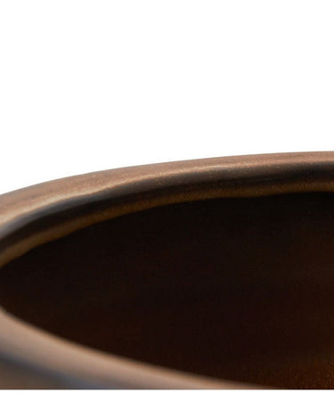 Macetero de gres vainilla con acabado mate y líneas ribeteadas