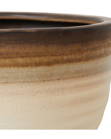 Macetero de gres vainilla con acabado mate y líneas ribeteadas