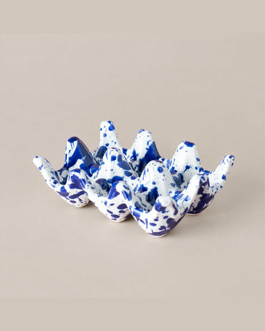 Huevera Persia vacía con seis cavidades y decoración azul salpicada