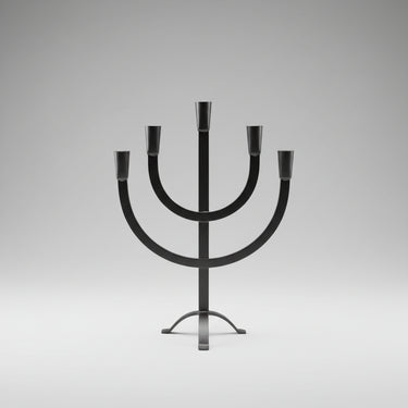 Candelabro vintage de hierro forjado negro