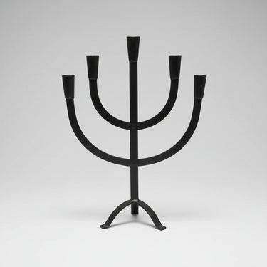 Candelabro hierro forjado detalle acabado negro