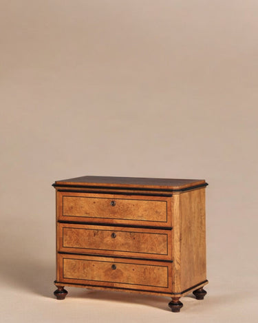 Cómoda antigua Biedermeier