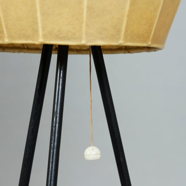 Lámpara de pie Cocoon vintage pergamino y tubo de acero