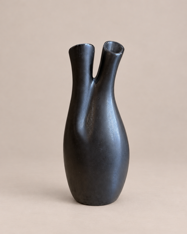 Jarrón de cerámica negra vintage de doble cuello, vista posterior