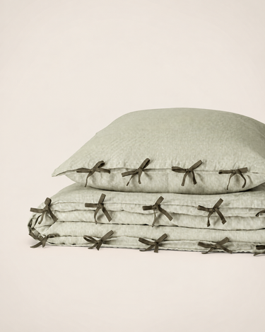 Juego de cama Caravane de lino verde claro, conjunto de piezas dobladas