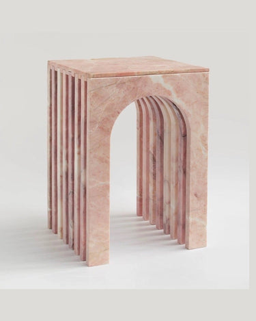 Mesa auxiliar rosa de mármol